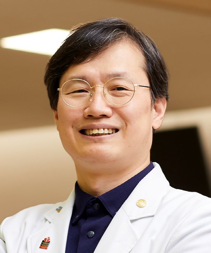 Professor Kim Sang-wook of Chung-Ang University Kwangmyong Hospital, c ...