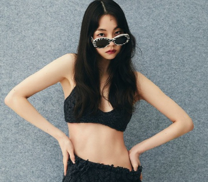  Dizzy bodysuit → Ahn So-hee showing off her 11-shaped abs, stealing attention