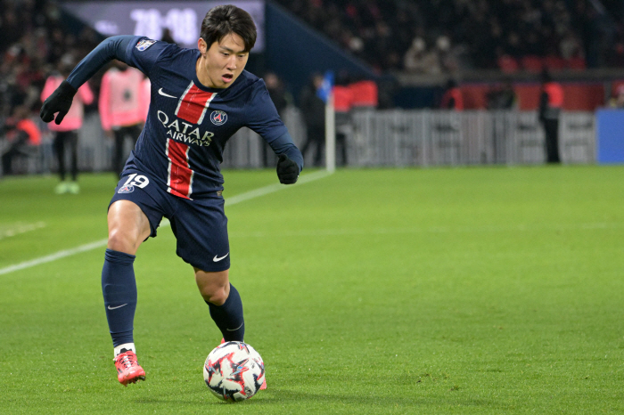  Let's start with Kim Minjae! Lee Kang-in is on the bench. Bayern Munich vs PSG starting lineup announced