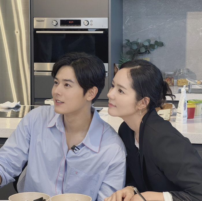 Han Ga-in and Kim Dong-jun, let's face each other 'Popularity Rising Video' Second place Explodes...A doppelganger who's surprised on YouTube, too