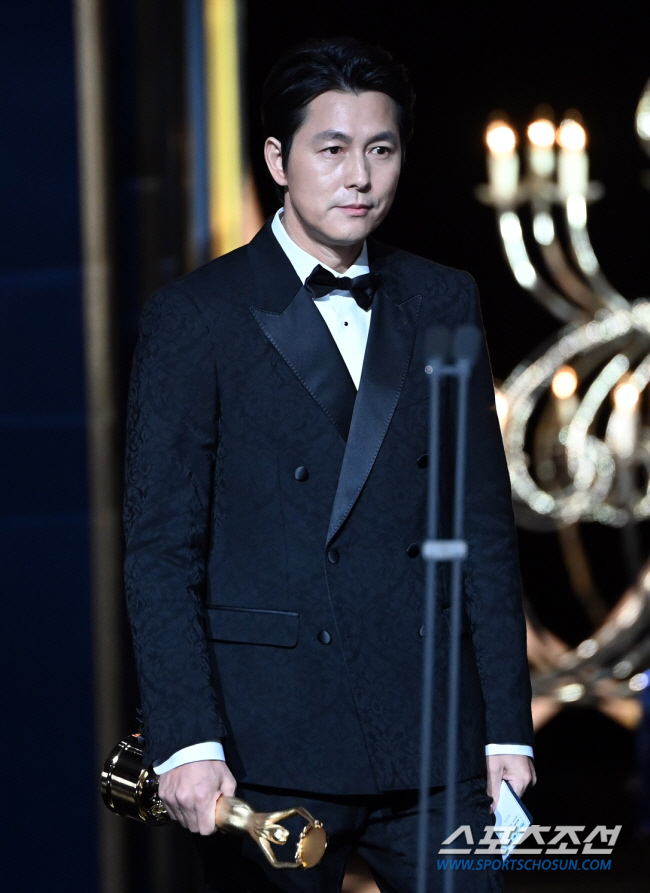 Jung Woosung's Extramarital Scandal Divides Opinion Amid Shifting Social Norms