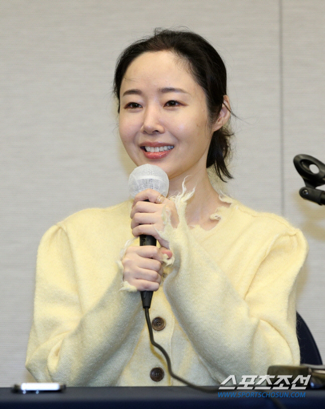  New Jin's - Min Hee-jin, why do you keep 'emergency press conference' is the only press event