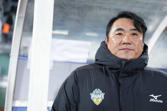  Chungnam Asan FC coach Kim Hyun-seok, 'I'm so grateful that the players did a good job.' A one-goal victory is more motivating.'