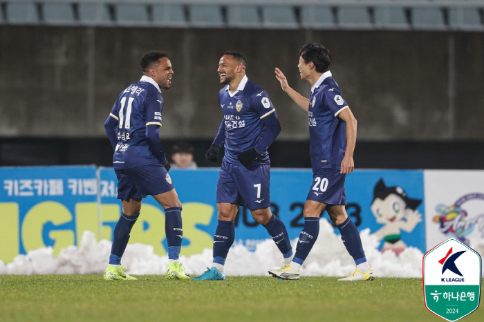  The first round of promotion PO with 7 goals. Chungnam Asan 4-3 Daegu Overpowered after a slugfest