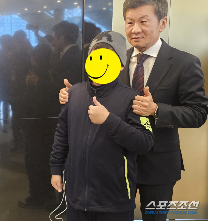 'Application for deliberation on the fourth consecutive term' 'K League ♥' Request for an X-photo of fan signatures directed at Chairman Chung Mong-gyu