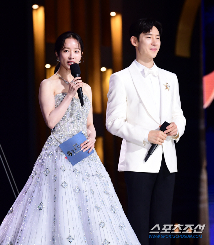 The 45th Blue Dragon Film Awards '12.12 The Day' Triumphs