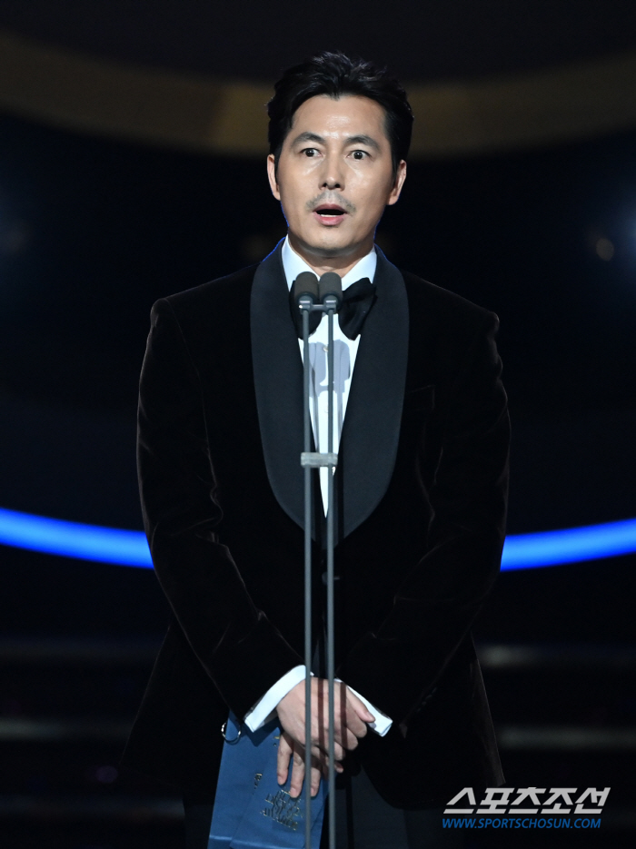 Jung Woosung Wins Support with Sincere Apology