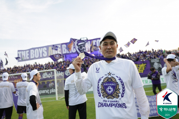  The K League 2 Coach Award goes to Anyang Coach Yoo Byung-hoon 'Football came before family, thank you family'