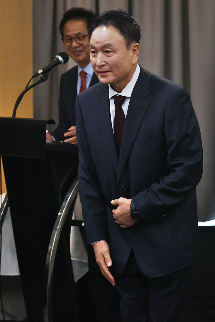 'KFA President Challenge' Heo Jung-moo's direct hit'Chairman Chung Mong-gyu's attempt to serve a fourth term, a great misfortune in the soccer community in itself'