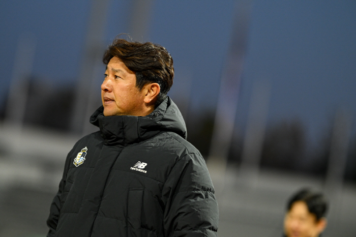 'Let's go over Jeonbuk and get promoted!' Seoul E-Land will launch a PO, and director Kim Do-kyun will try to make an unexpected change