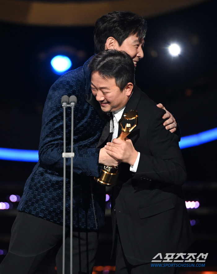  Director Jang Jae-hyun of Parmyo - Lee Jung-jae, congratulations from the bottom of my heart