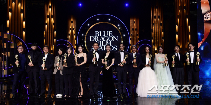  Faces of Glory at the 45th Blue Dragon Film Awards