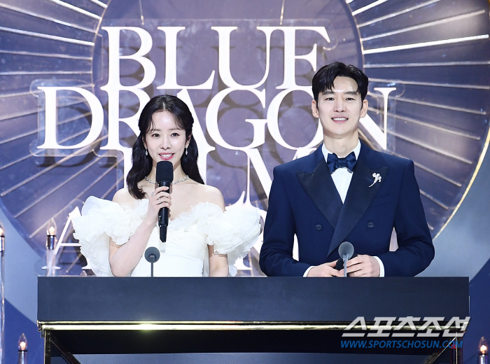  Han Ji-min - Lee Je-hoon, Blue Dragon's new MC