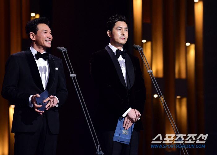  Hwang Jung-min and Jung Woo-sung 'Seoul's Spring Audience Award'