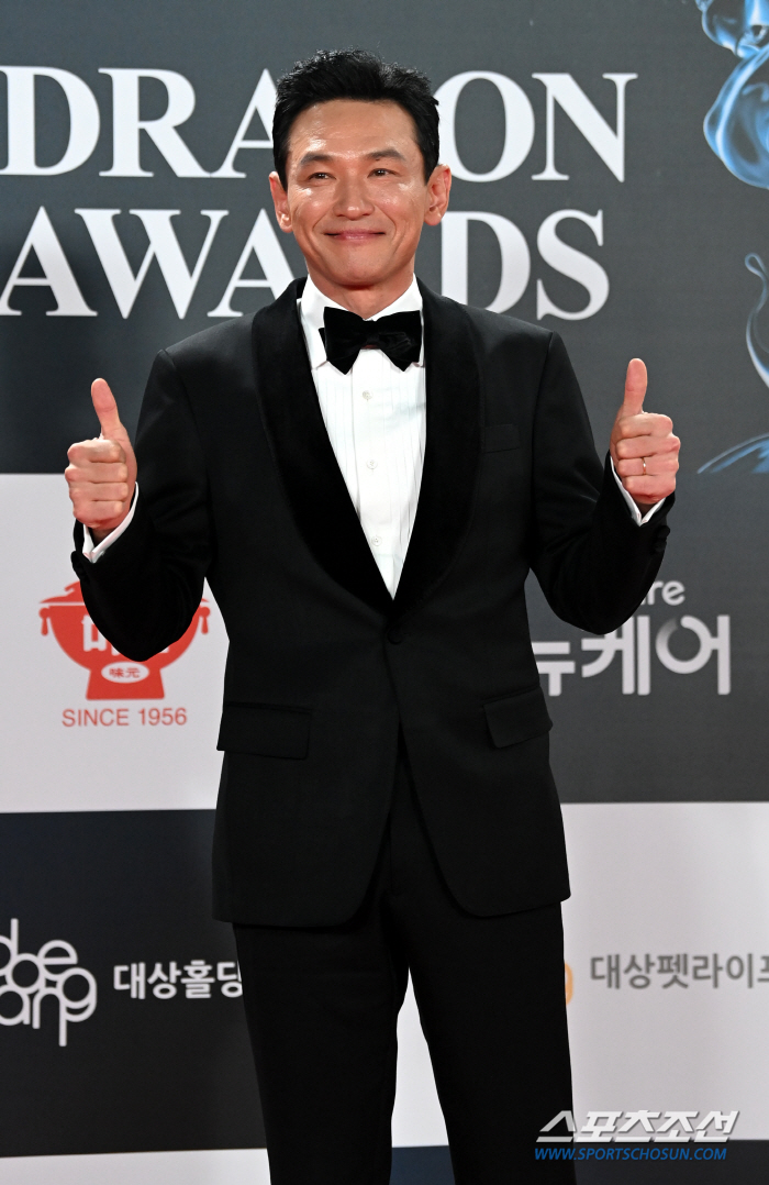  Hwang Jung-min, Blue Dragon Film Award!