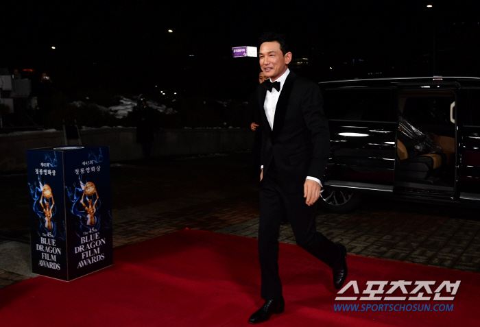  Hwang Jung-min, Chun Doo-kwang at Blue Dragon Film Awards