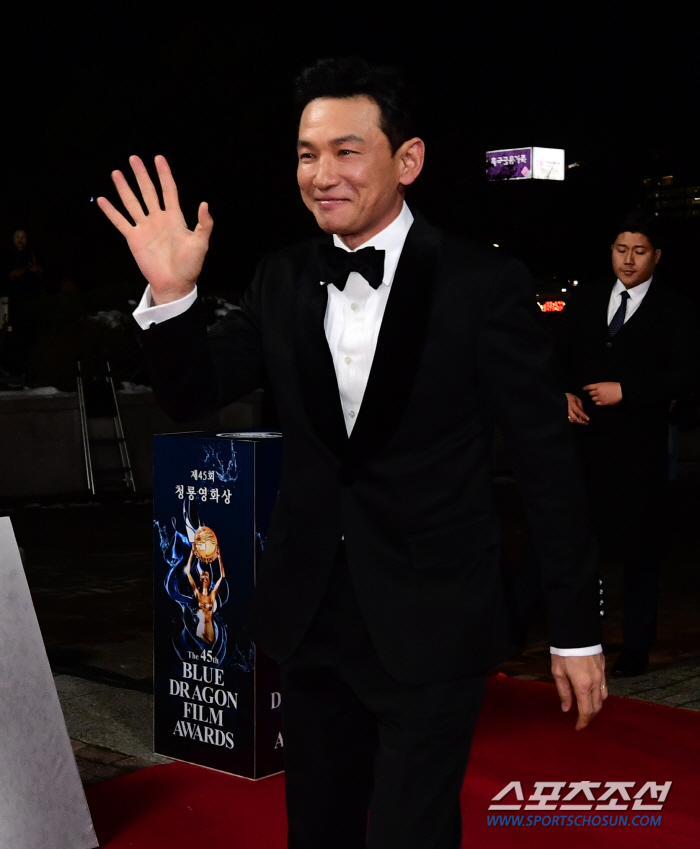  Hwang Jung-min, a regular actor at the Blue Dragon Film Awards