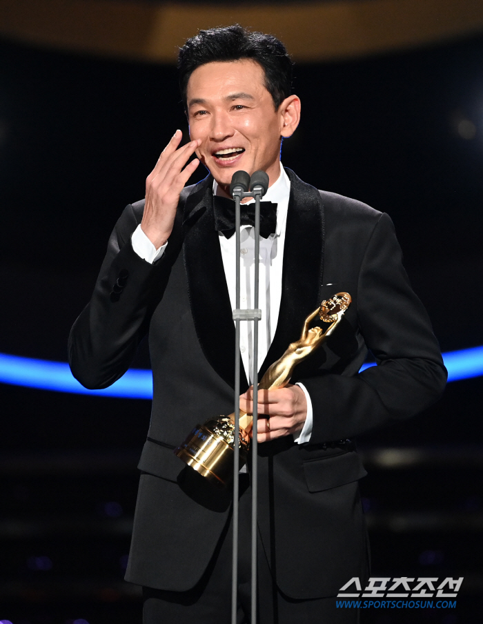  Hwang Jungmin, heartfelt tears