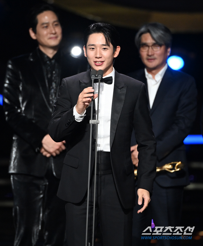  Jung Hae-in, the best spring in Seoul