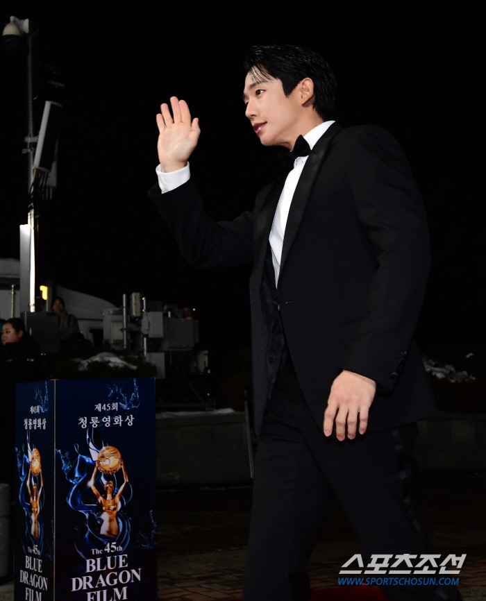  Jung Hae-in 'The Blue Dragon Film Award's Shining Visual'