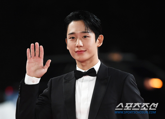  Jung Hae-in 'A regular actor at the Blue Dragon Film Awards'