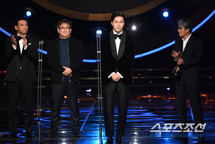  Jung Woo-sung 'Appears as the Blue Dragon Film Awards presenter'