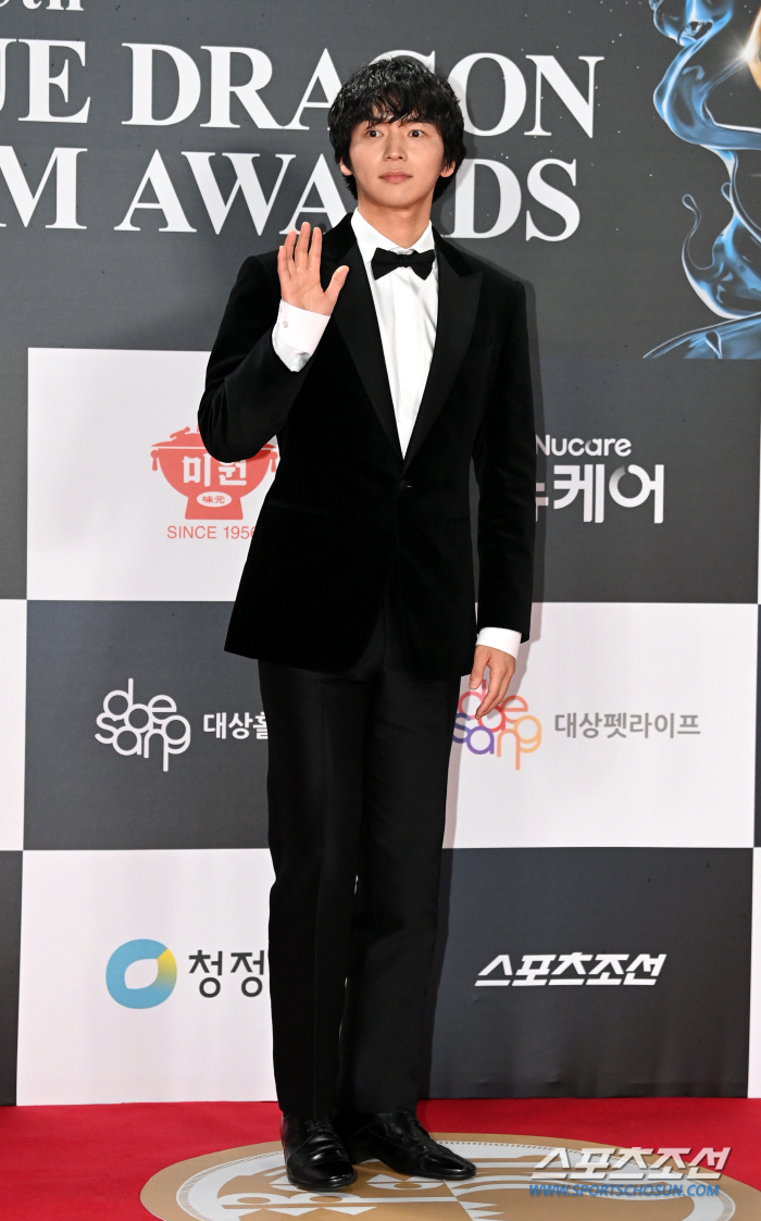  Kang Seung-ho is nominated for Blue Dragon Film Award for Best New Actor