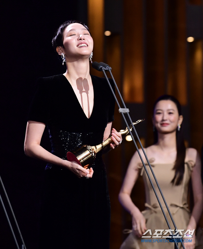  Kim Go-eun 'Impressive Blue Dragon Film Award for Best Actress'