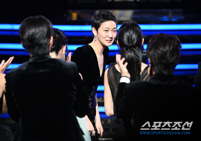  Kim Goeun, touching moment