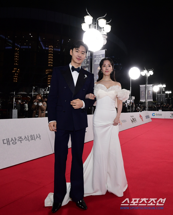  Lee Je-hoon and Han Ji-min 'Being an MC at the Blue Dragon Film Awards'