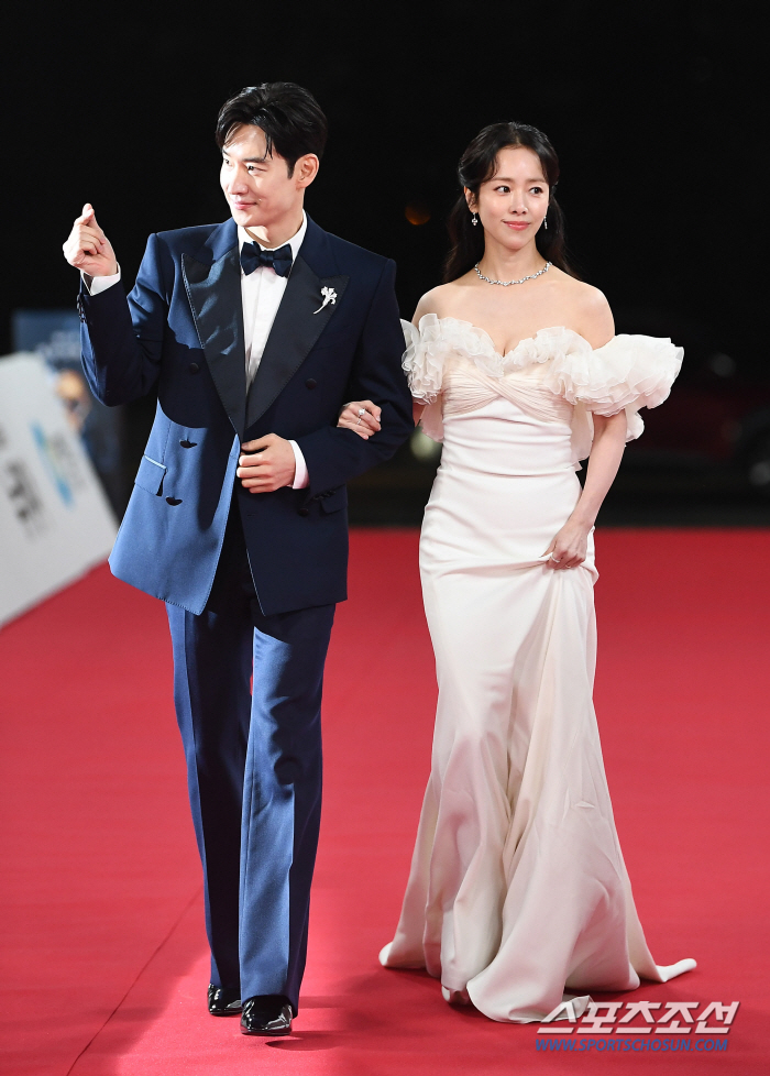  Lee Je-hoon and Han Ji-min 'Blue Dragon Film Awards New Face'