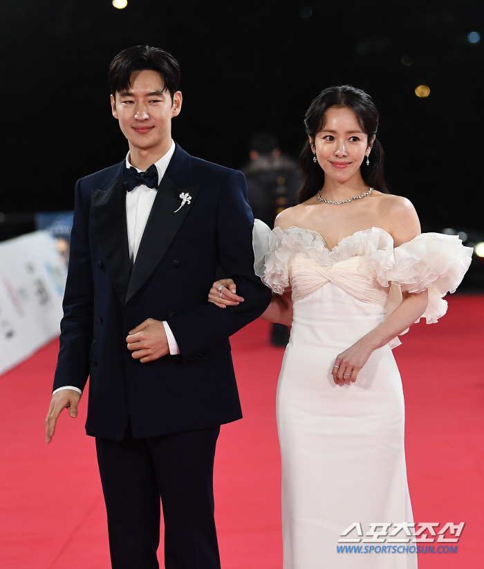  Lee Je-hoon and Han Ji-min 'Blue Dragon Film Award MC'