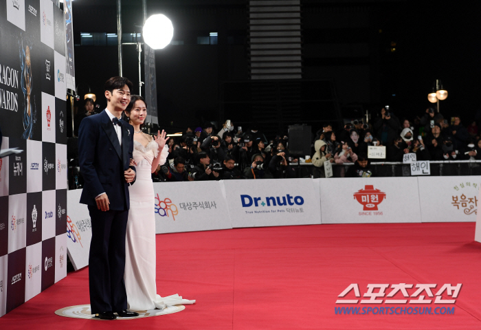  Lee Je-hoon and Han Ji-min 'The moment when the Blue Dragon Film Awards shine'