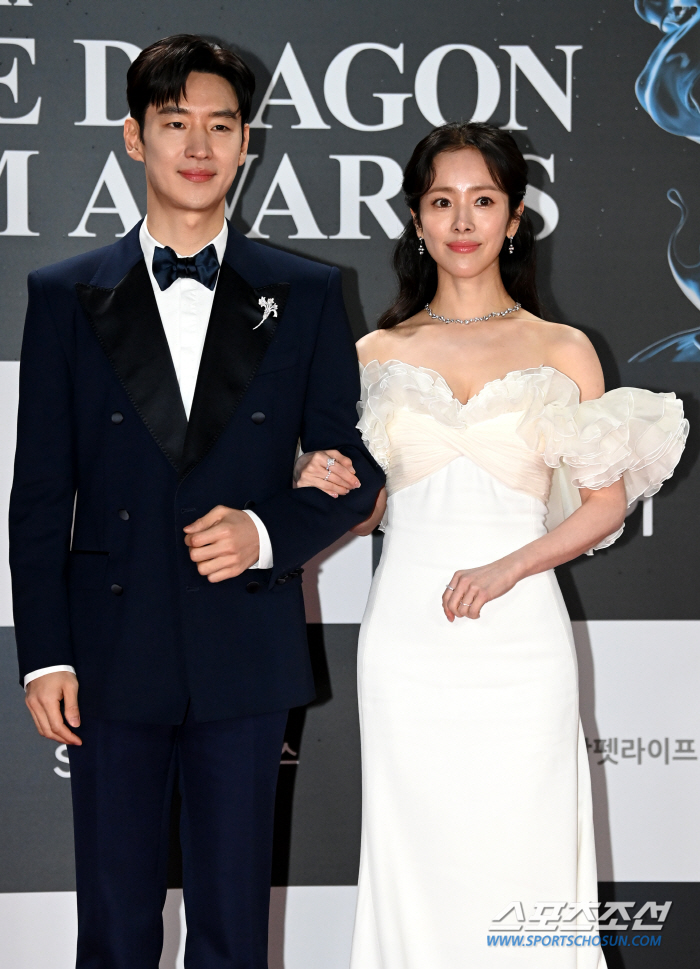  Lee Je-hoon and Han Ji-min, the new face of the Blue Dragon Film Awards