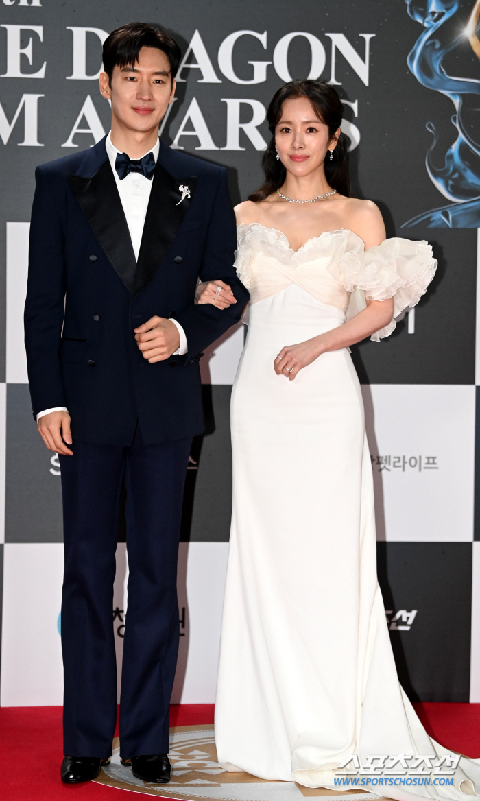  Lee Je-hoon and Han Ji-min, new MC of Blue Dragon Film Awards