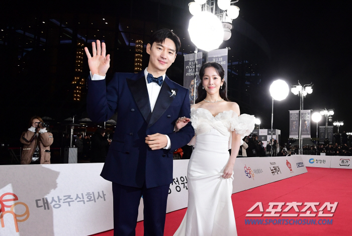  Lee Je-hoon and Han Ji-min 'New MC for Blue Dragon Film Awards'