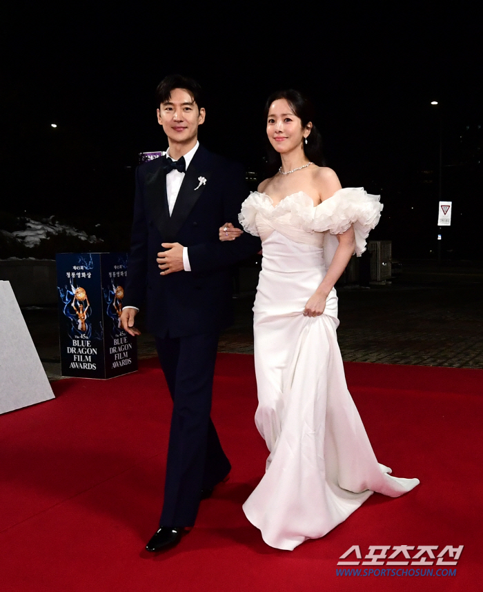  Lee Je-hoon and Han Ji-min 'New MC for Blue Dragon Film Awards'