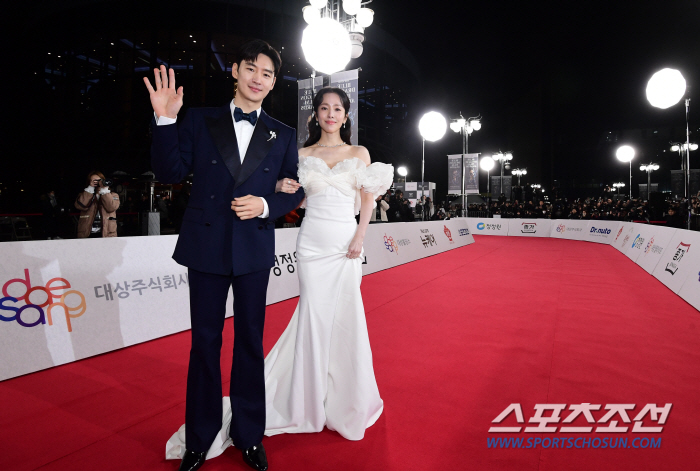  Lee Je-hoon and Han Ji-min 'With the Blue Dragon Film Awards'