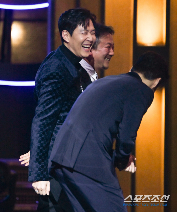  Lee Jungjae, congratulations