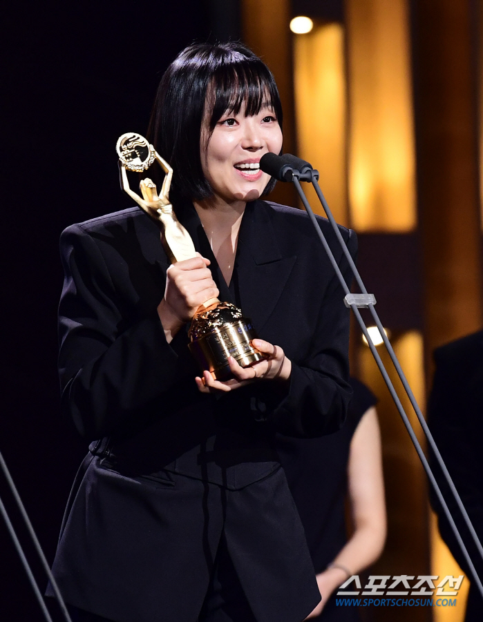  Lee Sang-hee 'Winning the Blue Dragon Film Award for Best Supporting Actress'