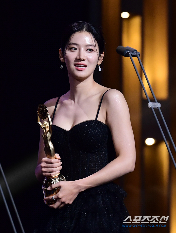  Park Joo-hyun 'Emotional Blue Dragon Film Award New Fox Award'