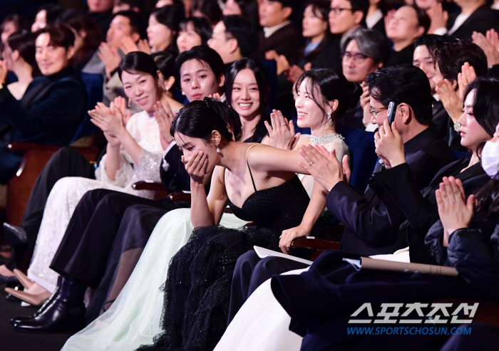  Park Joo-hyun 'Surprised Blue Dragon Film Award New Fox Award'