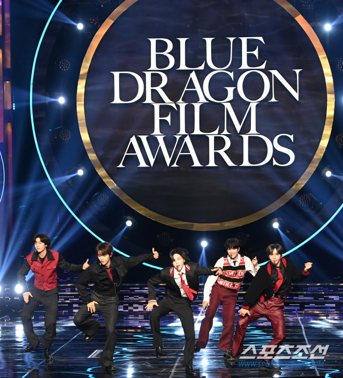  RIIZE 'Let's enjoy Blue Dragon Film Awards together'