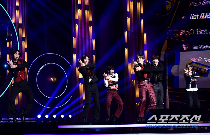  RIIZE 'A spectacular celebratory performance at the Blue Dragon Film Awards'