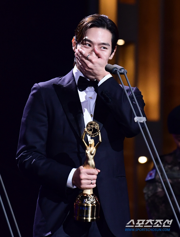  Roh Sang-hyun 'Impressive Blue Dragon Film Award New Actor Award'