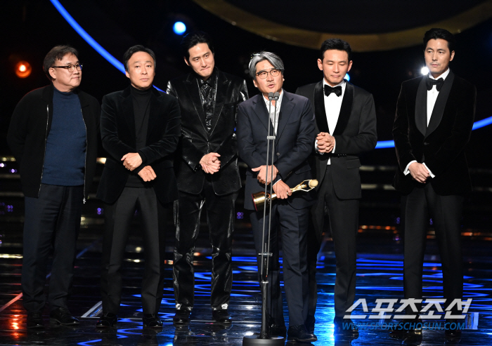  12.12 The Day, Blue Dragon Film Award for Best Picture