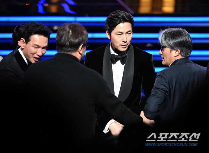  12.12 The Day Jung Woo Sung, the joy of winning the award together