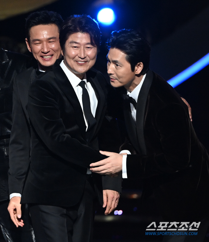  Song Kang Ho - Jung Woo Sung 'Greetings'