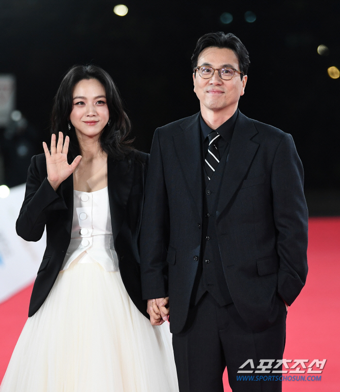  Tang Wei - Director Kim Taeyong, kindly