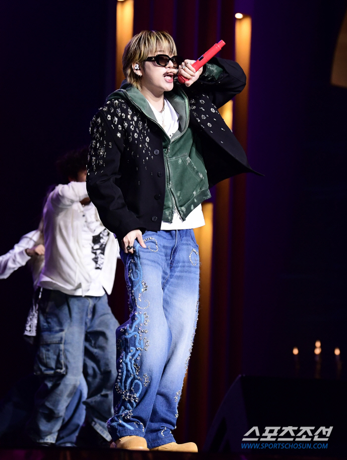  Zico 'Powerful celebratory stage'